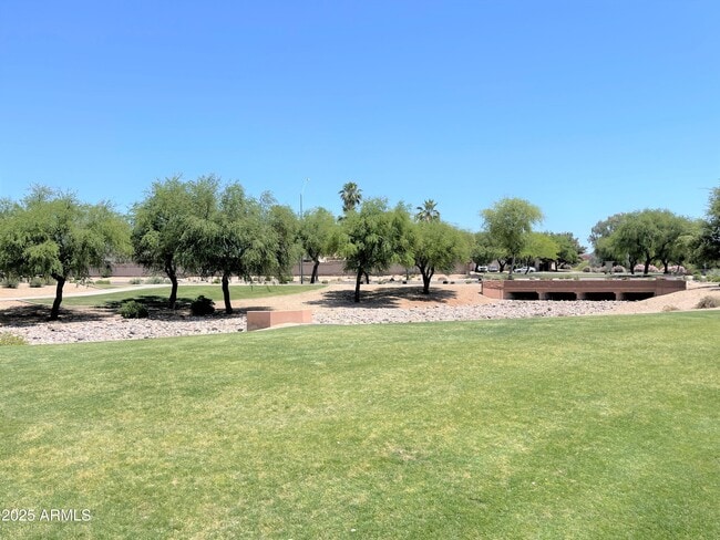 Building Photo - 8162 W Pontiac Dr