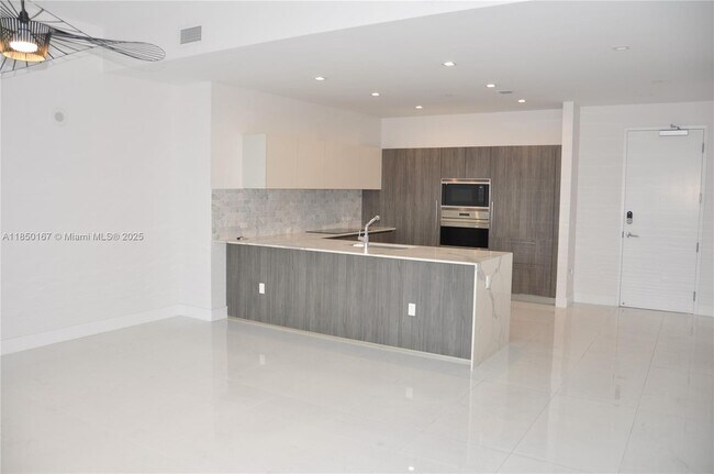 Building Photo - 275 Giralda Ave