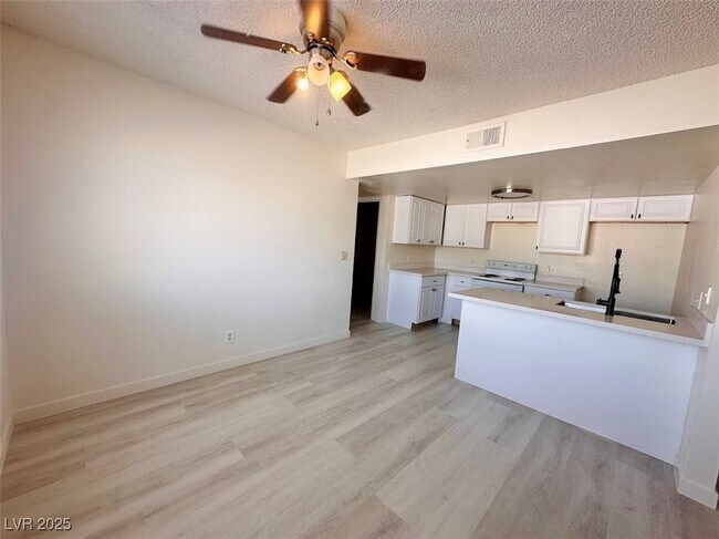 Foto del edificio - 4225 Stewart Ave