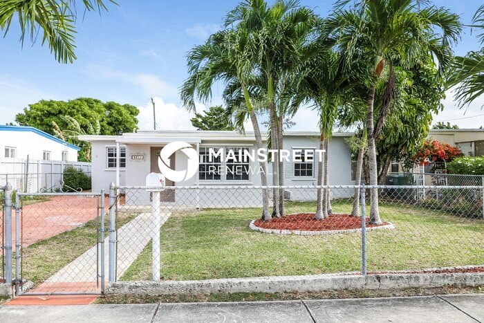 5 Bedroom Pet-Friendly Home in Miami, FL with Main Street Renewal - 5 Bedroom Pet-Friendly Home in Miami, FL with Main Street Renewal