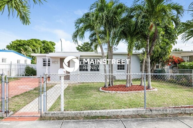 5 Bedroom Pet-Friendly Home in Miami, FL with Main Street Renewal - 5 Bedroom Pet-Friendly Home in Miami, FL with Main Street Renewal