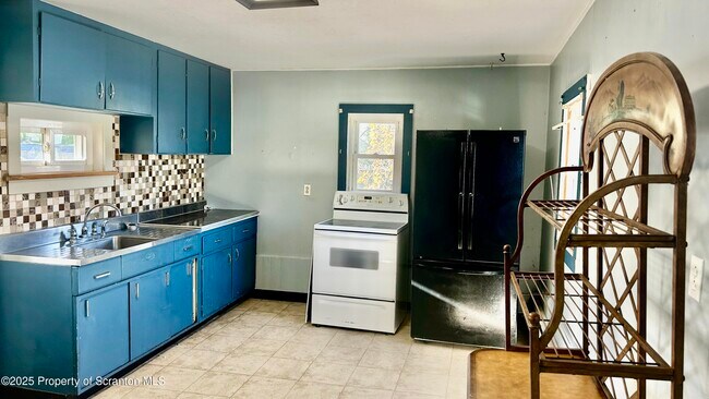 Foto del edificio - 5893 E High St