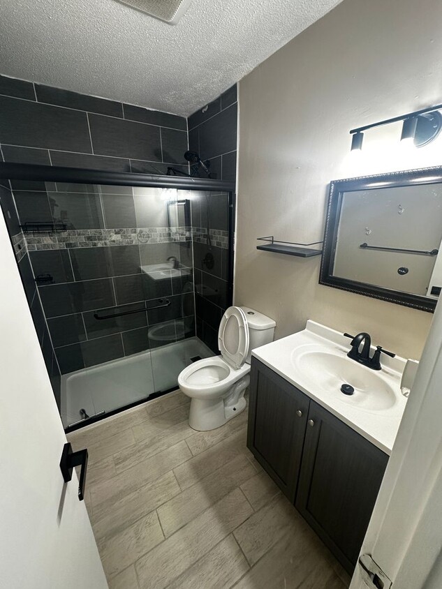 Foto del edificio - 2811 Pembroke Ln