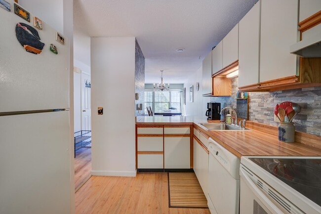 Building Photo - 64 Wildflower Trail