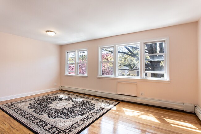 Foto del edificio - 70-69 Walnut St