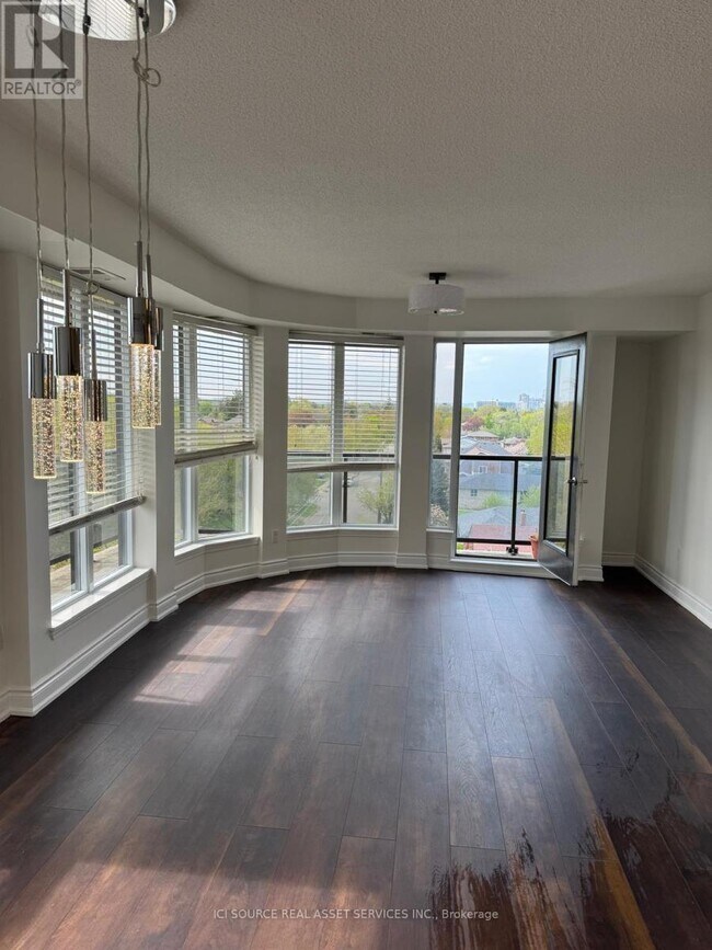 Photo du bâtiment - 760 Sheppard Ave W