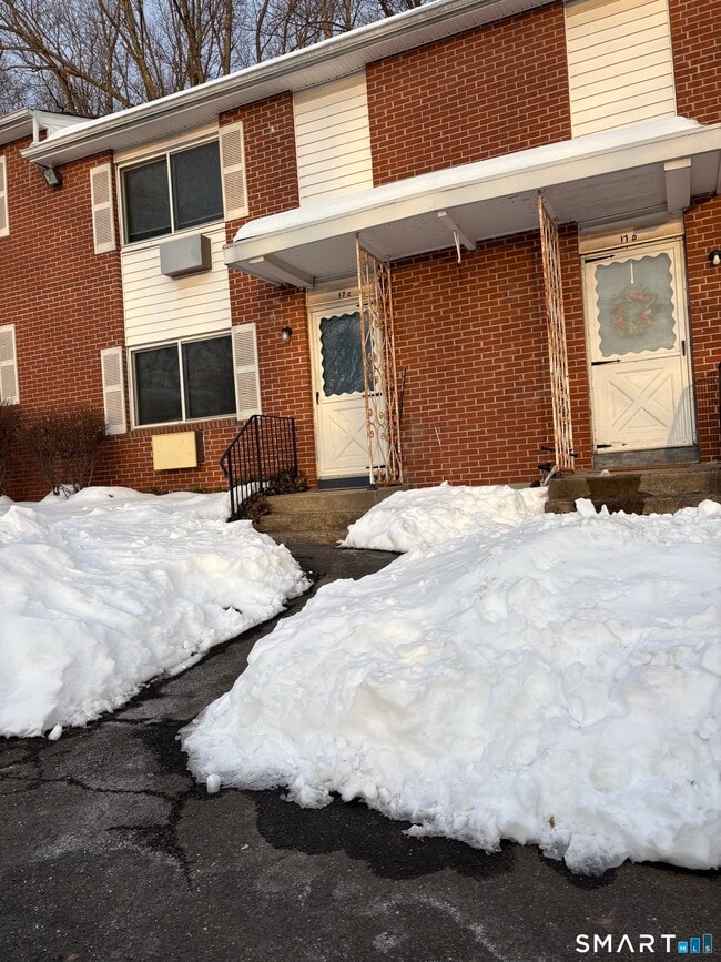 Building Photo - 273 Queen St