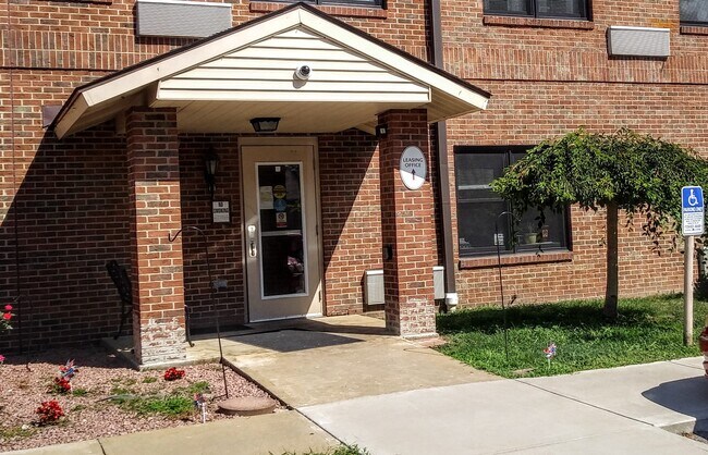Foto del edificio - 1600 Adams Ln