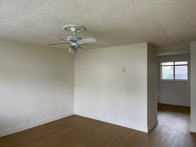 Living room - 640 E 100 S
