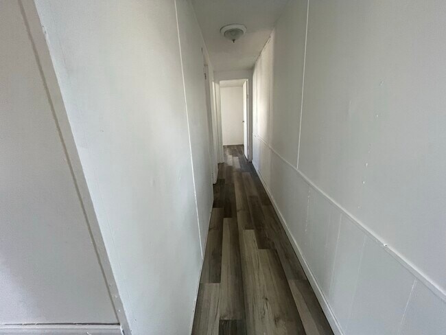 Building Photo - 110 Bella Holw