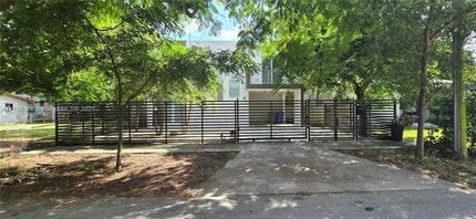 Building Photo - 3790 Oak Ave