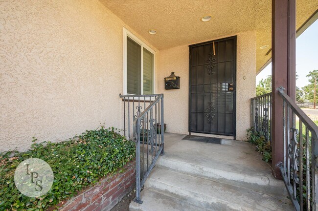 Building Photo - Fresno South East Home, 3BR/1BA, Built 195...