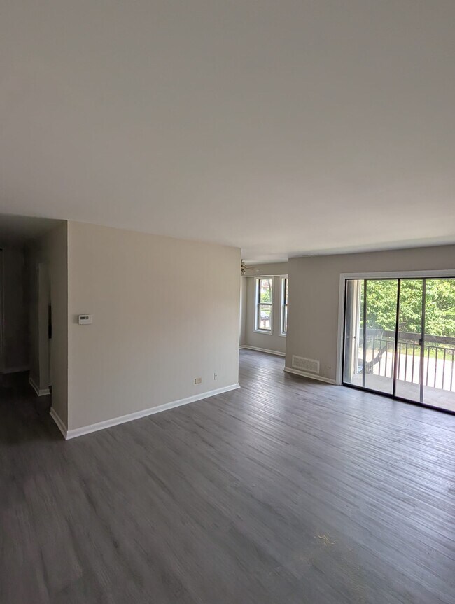 Living Room - 2214 Country Club Dr