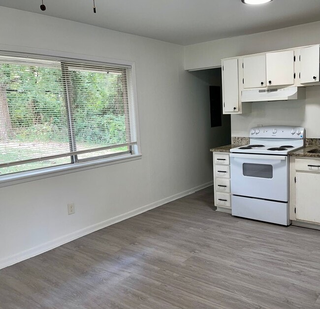 Foto del edificio - Spacious 3 Bedroom Ranch Under $1,400!
