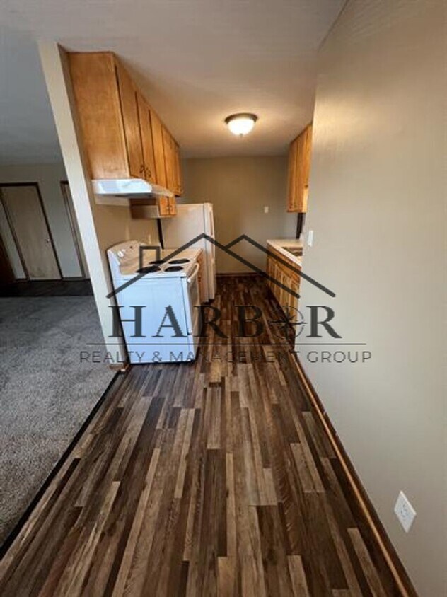 Foto principal - Cozy 2 Bed, 1 Bath – Perfect for Roommates...