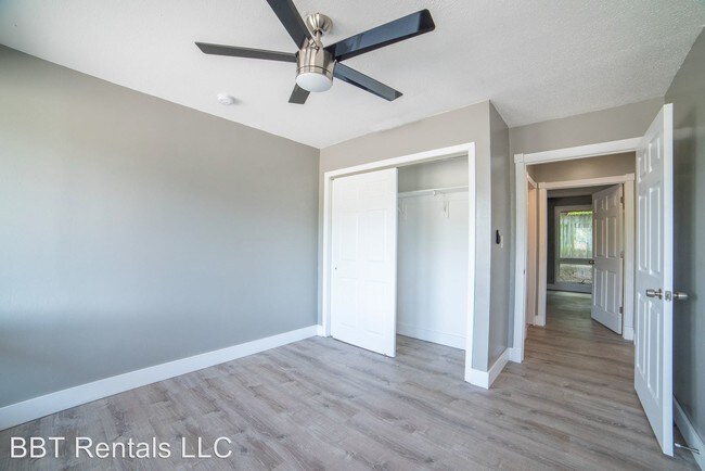 Building Photo - 2 br, 1 bath House - 2727  Hubbell Avenue A
