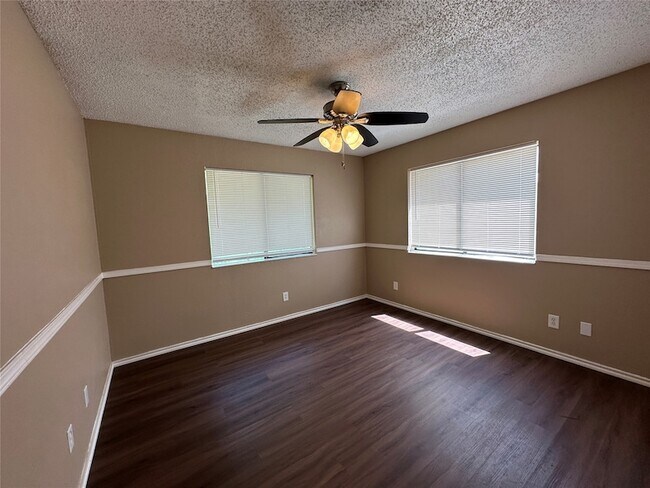 Building Photo - 134 Bellaire Dr