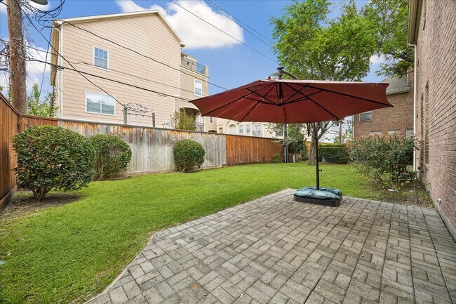 Foto del edificio - 5638 Avalon Way