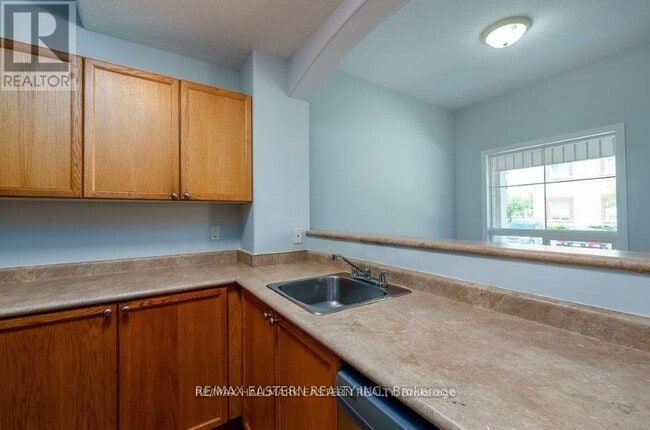 Building Photo - 246-246 Spillsbury Dr