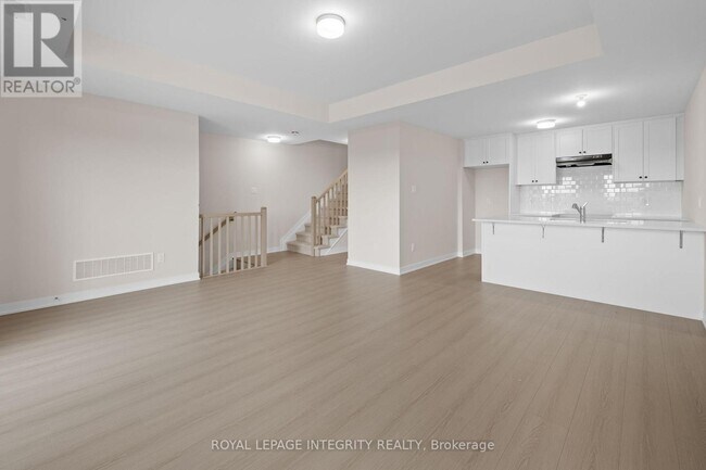 Building Photo - 523 Celestine Private