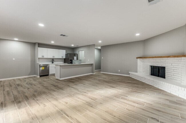 Foto del edificio - 5710 Ridgecove Dr