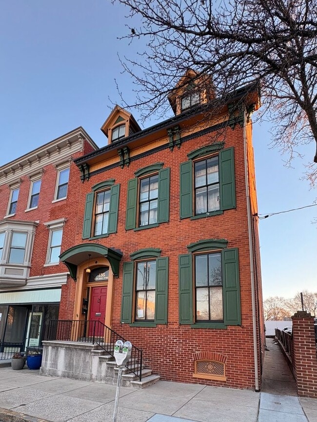 Building Photo - 135 S Duke St