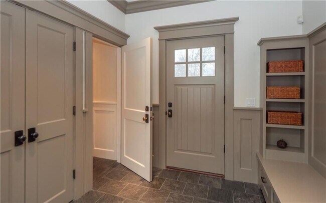 Foto del edificio - 58 Ridge Rd