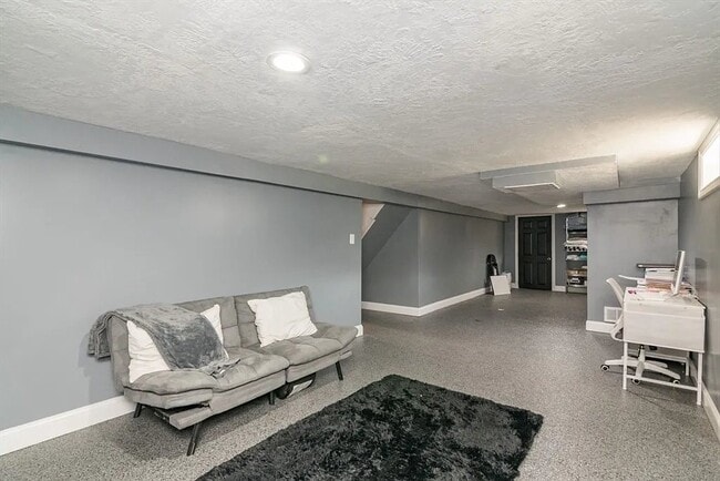 Building Photo - 412 Granby Rd