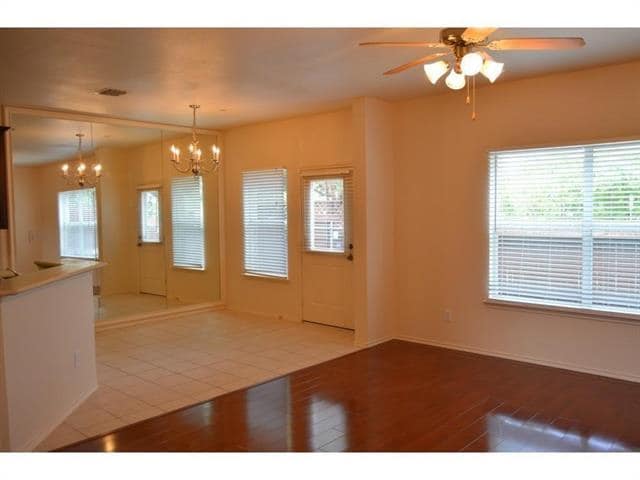 Foto del edificio - 8605 Brunswick Dr