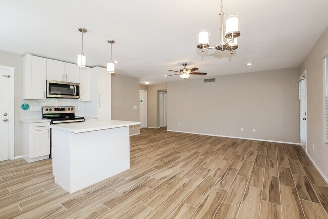Building Photo - 11239 N 65th Ave