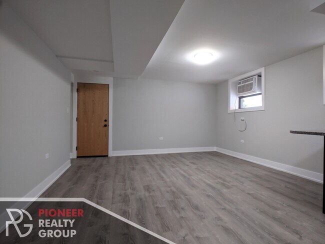 Foto del edificio - 421 W Belden Ave
