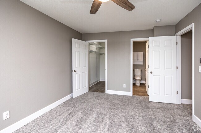 2BR, 1.5BA - Sun Room Large/1,070 SF - Regency Woods