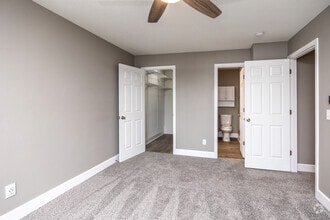 2BR, 1.5BA - Sun Room Large/1,070 SF - Regency Woods