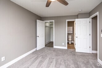 2BR, 1.5BA - Sun Room Large/1,070 SF - Regency Woods
