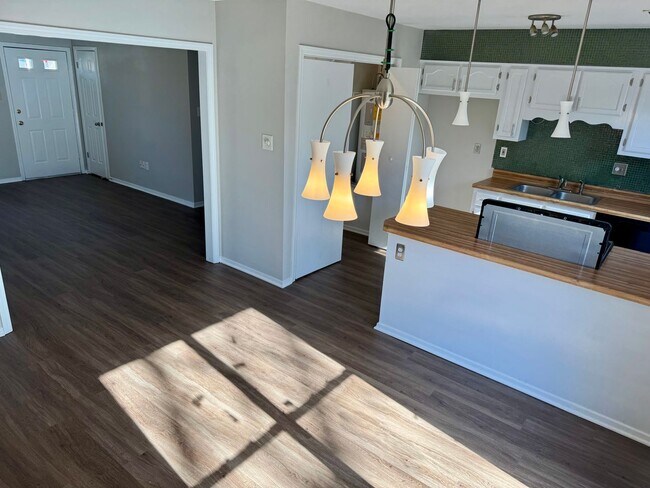 Foto del edificio - 4289 Brighton Dr