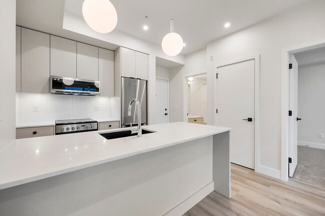 Building Photo - 45511-45511 Campus Dr