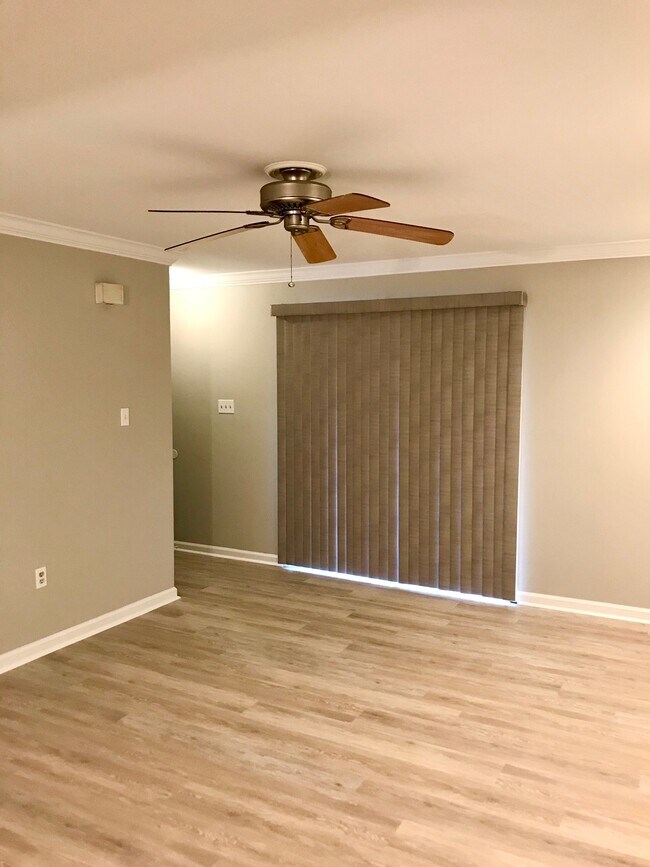 Foto del edificio - 141 Lamotte Dr