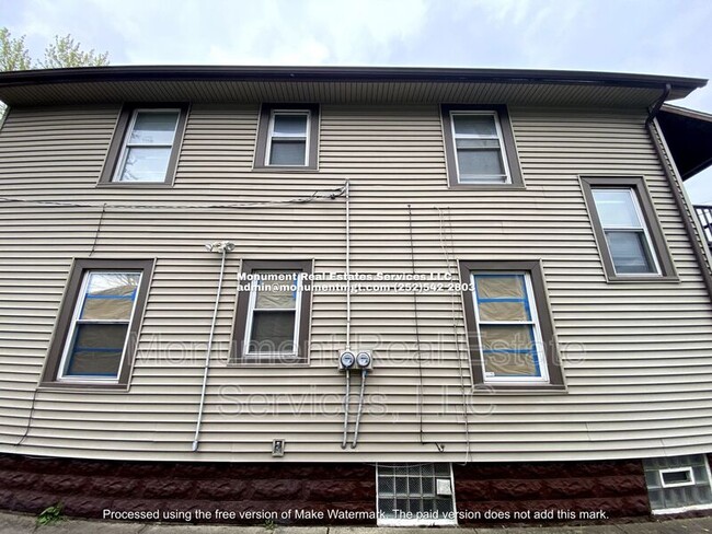 Building Photo - 8910 Easton Ave