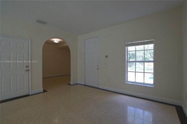Foto del edificio - 4100 NE 25th St