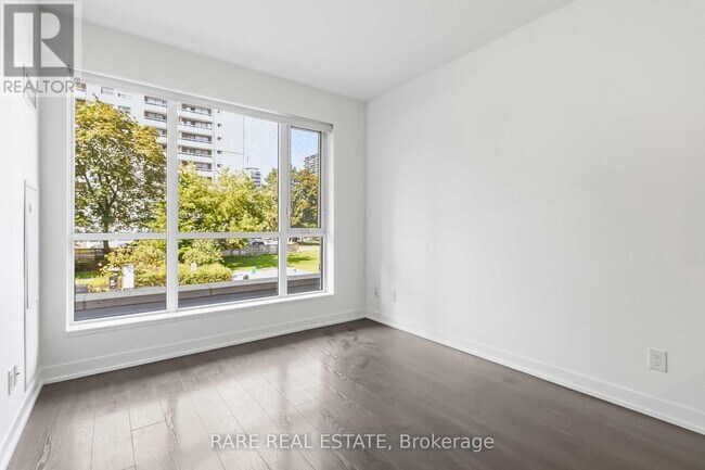 Photo du bâtiment - 1830 Bloor St W
