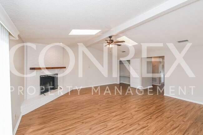 Building Photo - Charming Three Bedroom Now Available