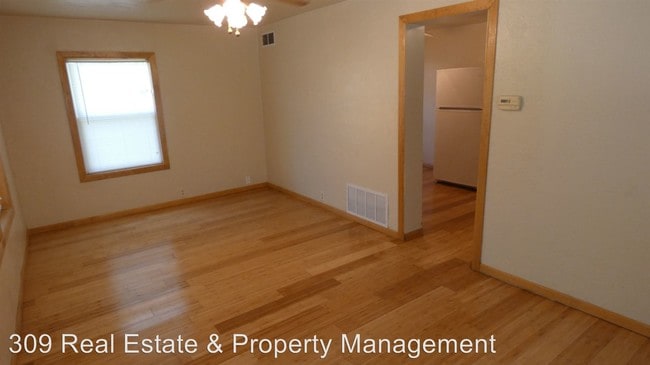 Building Photo - 2 br, 1 bath House - 5502 W Farmington Rd