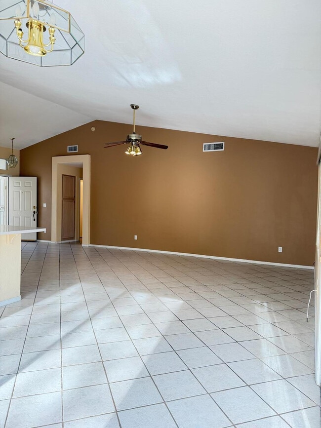 Foto del edificio - 7283 W Tina Ln