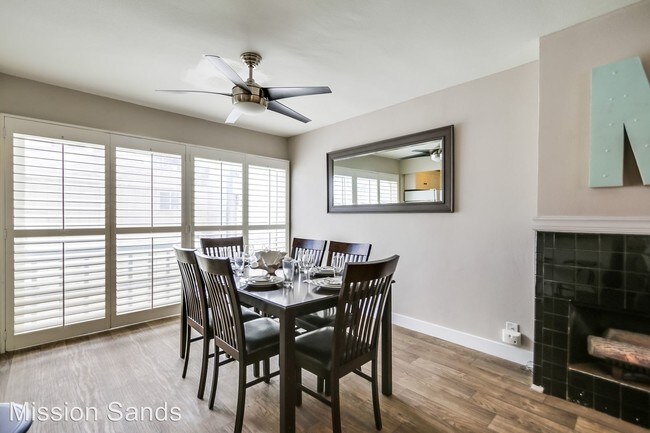 Building Photo - 711 Island Ct
