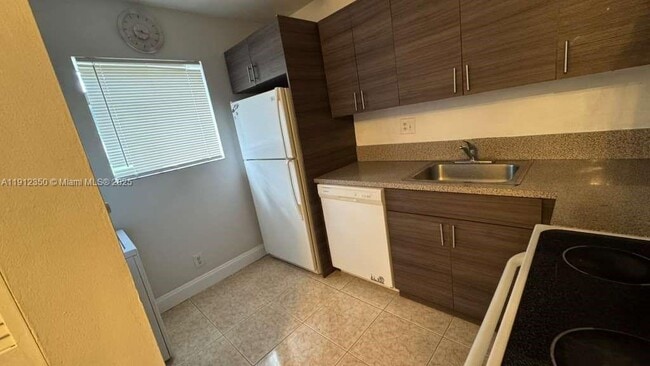 Foto del edificio - 306 Gardens Dr