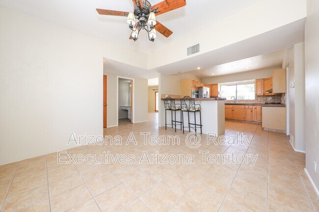 Foto del edificio - 7022 E 3rd St