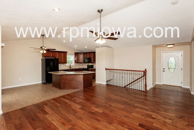 Building Photo - ESTABLISHED NEIGHBORHOOD!!! 4 Bedroom, 3 Bath Home in Ankeny