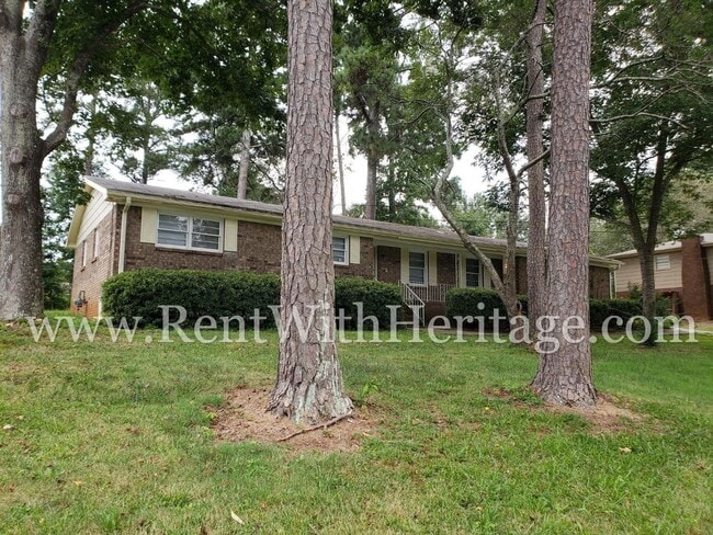 Building Photo - THIS IS A WONDERFUL.....BRICK RANCH STYLE HOME IN A GREAT NEIGHBORHOOD WITH GREAT SCHOOLS AND CLO...