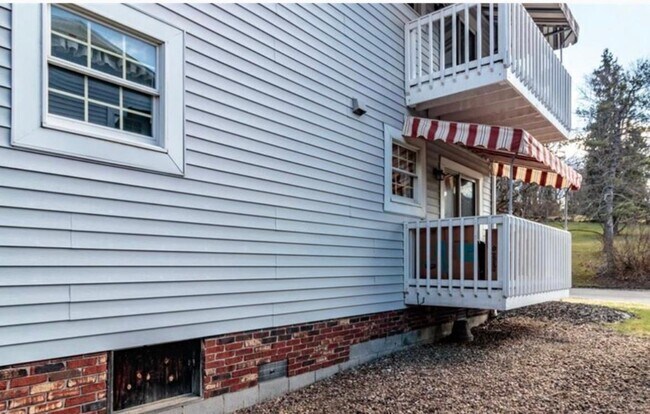 balcony - 160 W Palm St