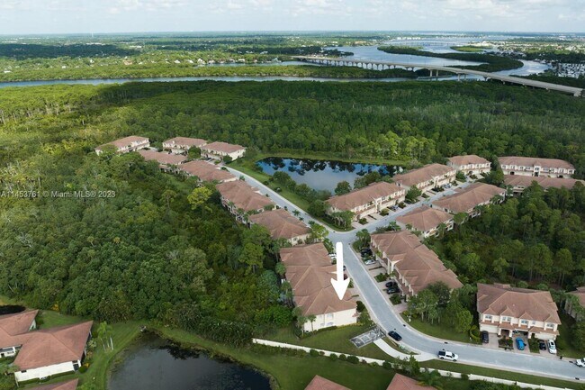 Foto del edificio - 250 SW Walking Path